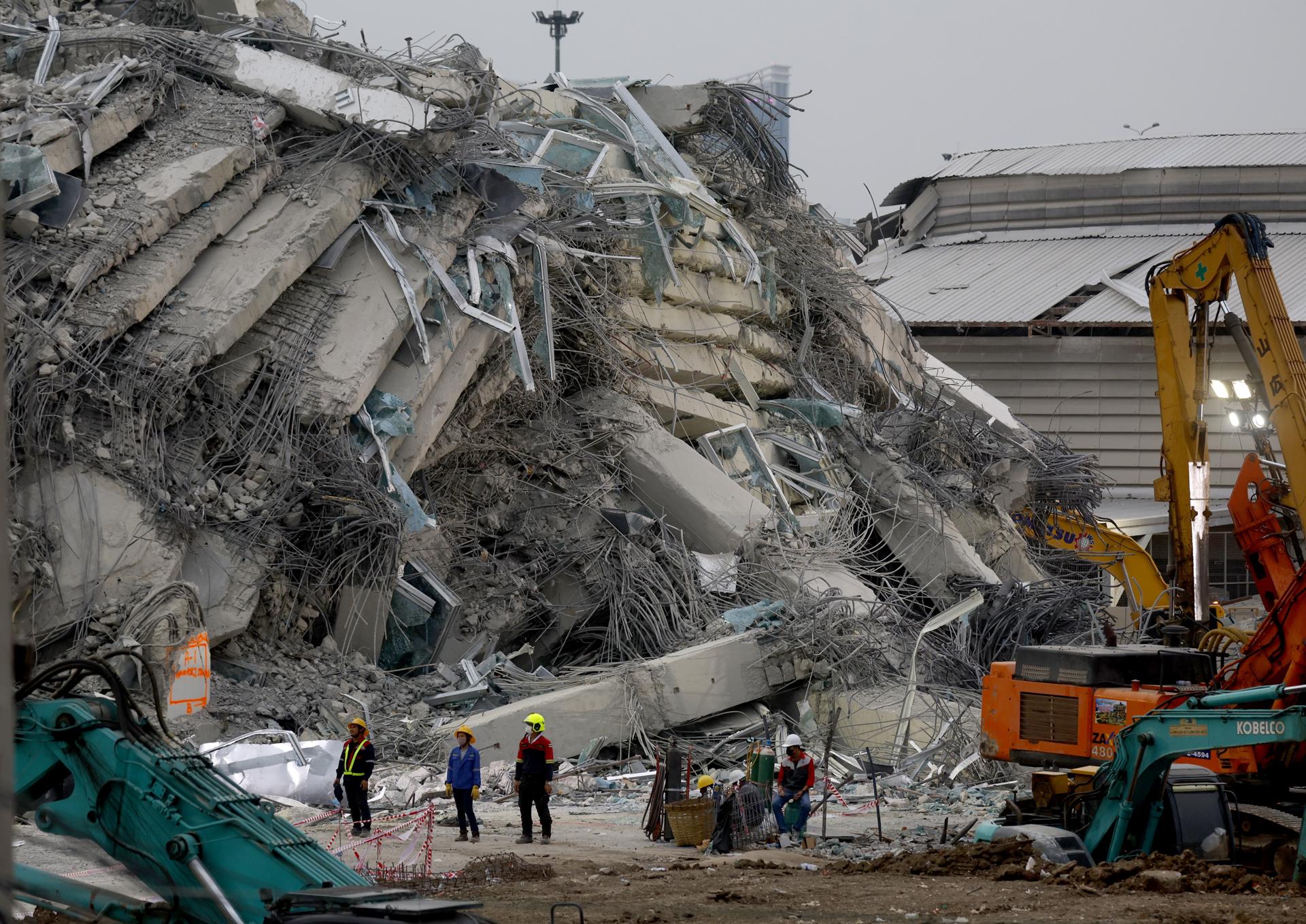 Continúa la búsqueda de supervivientes tras el terremoto en Birmania que deja más de 2.000 muertos Continúa la búsqueda de supervivientes tras el terremoto en Birmania que deja más de 2.000 muertos
