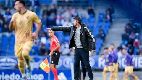 30-3-2025 Paunovic da instrucciones en su debut como entrenador del Real Oviedo 30-3-2025 Paunovic da instrucciones en su debut como entrenador del Real Oviedo