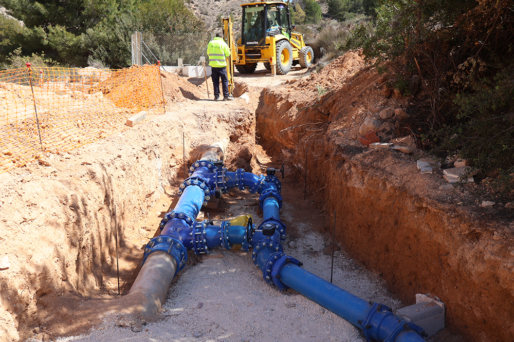 Novelda invierte 65.000 euros para garantizar la llegada de agua a algunas zonas rurales en caso de avería en la red que les abastece Novelda invierte 65.000 euros para garantizar la llegada de agua a algunas zonas rurales en caso de avería en la red que les abastece