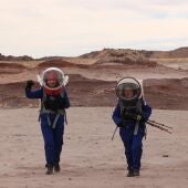 as dos leonesas Jennifer García Carrizo y Laura González Llamazares, en su misión a Marte en Utah