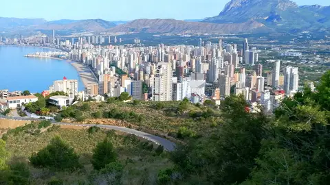 PP y PSOE de Benidorm apoyaron en 2010 la renovación del convenio de los terrenos de Serra Gelada, que cuesta 330 millones ahora a la ciudad según sentencia firme PP y PSOE de Benidorm apoyaron en 2010 la renovación del convenio de los terrenos de Serra Gelada, que cuesta 330 millones ahora a la ciudad según sentencia firme
