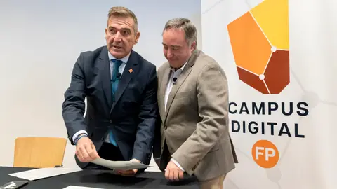 Mallada y Sánchez tras la presentación de la oferta de FP del próximo curso en el Campus Digital Mallada y Sánchez tras la presentación de la oferta de FP del próximo curso en el Campus Digital
