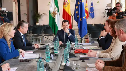 Reunión de Juanma Moreno con CEA, UGT-A y CCOO-A, este lunes en Sevilla Reunión de Juanma Moreno con CEA, UGT-A y CCOO-A, este lunes en Sevilla