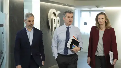 Alberto Núñez Feijóo junto a Juan Bravo y Paloma Martín en una foto de archivo