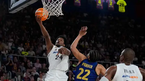 El Real Madrid se apunta el octavo Clásico consecutivo y consolida su liderato El Real Madrid se apunta el octavo Clásico consecutivo y consolida su liderato