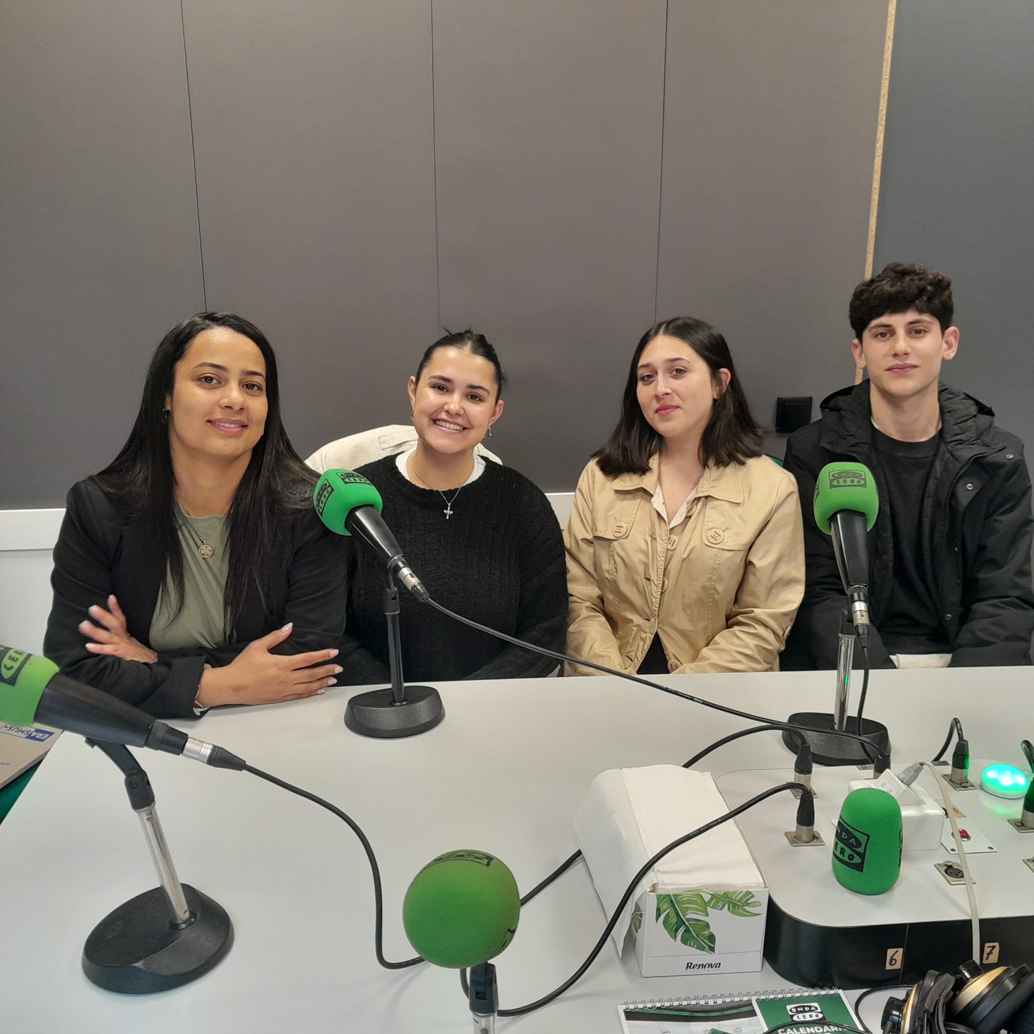 Jóvenes que quieren "mimar" a asturianos y visitantes Jóvenes que quieren "mimar" a asturianos y visitantes