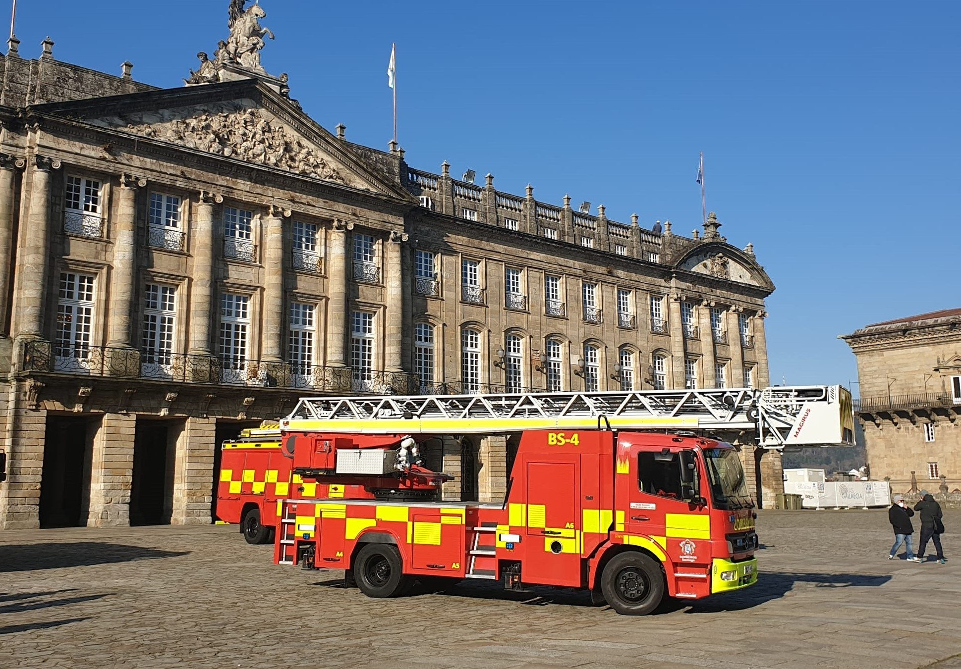 El Concello de Santiago destina casi 1,5 millones de euros a la renovación de tres vehículos del Cuerpo de Bomberos El Concello de Santiago destina casi 1,5 millones de euros a la renovación de tres vehículos del Cuerpo de Bomberos