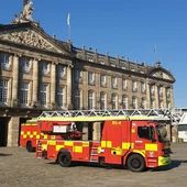 El Concello de Santiago destina casi 1,5 millones de euros a la renovación de tres vehículos del Cuerpo de Bomberos El Concello de Santiago destina casi 1,5 millones de euros a la renovación de tres vehículos del Cuerpo de Bomberos