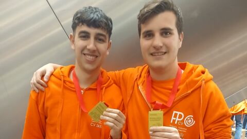 &Aacute;lvaro Mart&iacute;nez y Adri&agrave; Hern&aacute;ndez con las medallas de oro