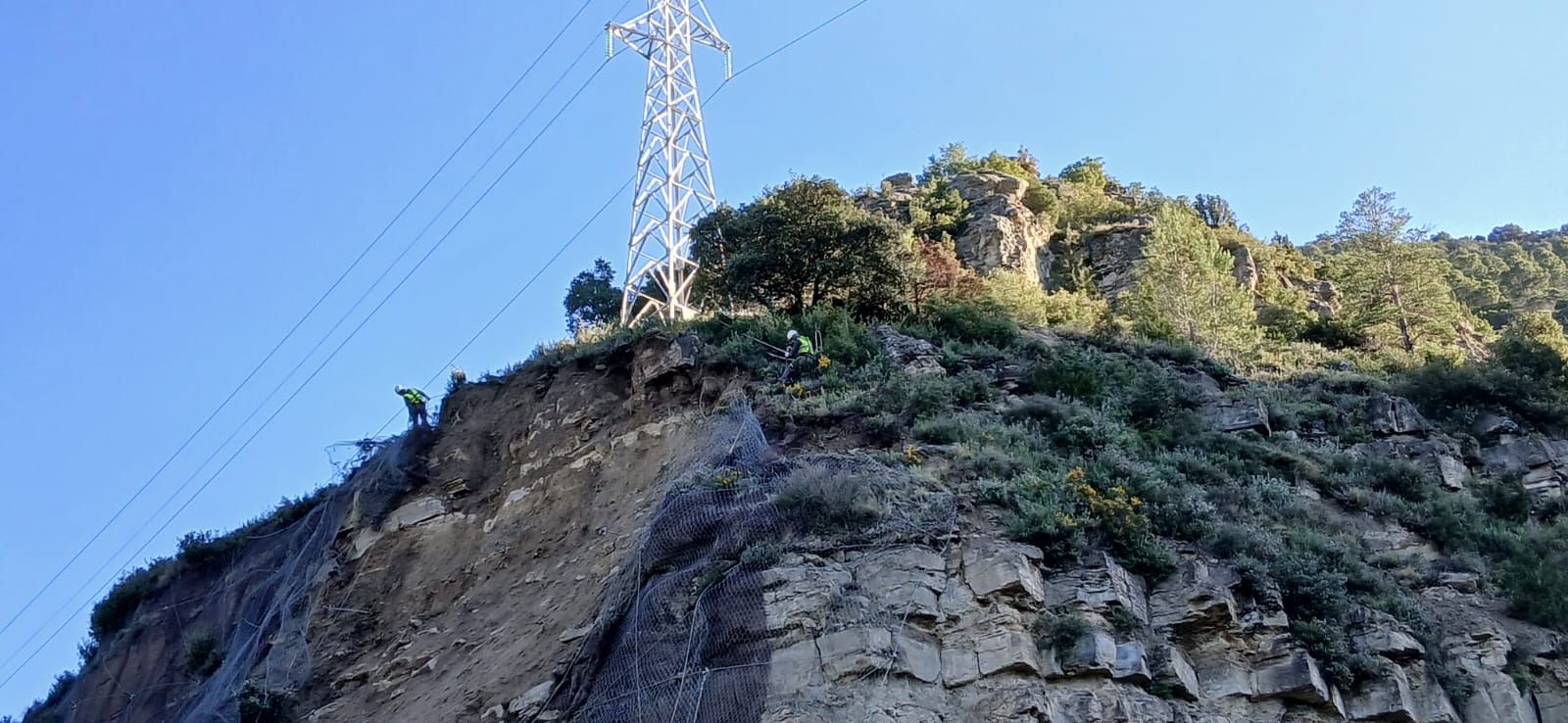 Una torre de alta tensión complica la reparación del deslizamiento de ladera en Santaliestra Una torre de alta tensión complica la reparación del deslizamiento de ladera en Santaliestra