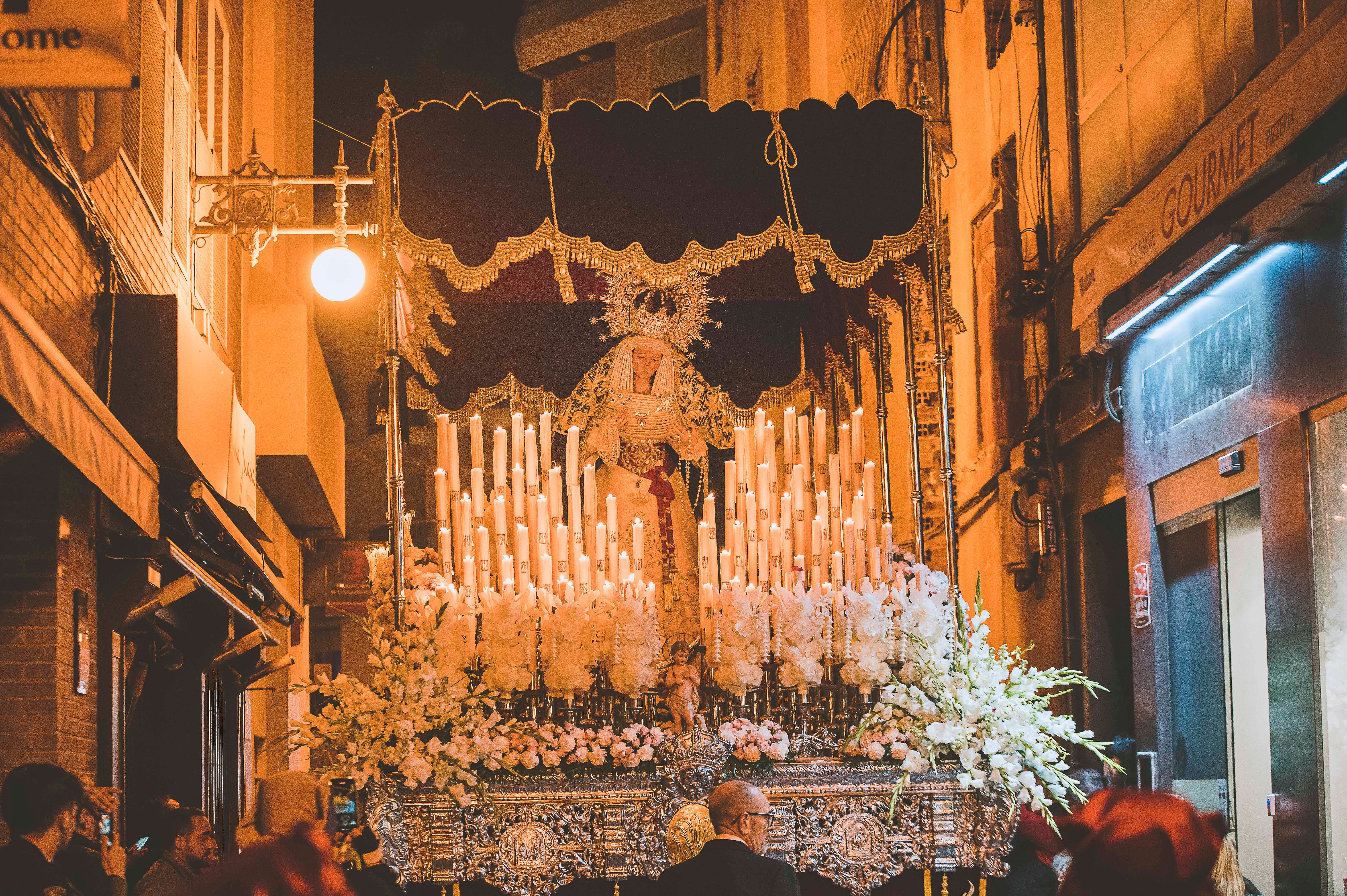 Momento de una de las procesiones de Jueves Santo en Elche. Momento de una de las procesiones de Jueves Santo en Elche.