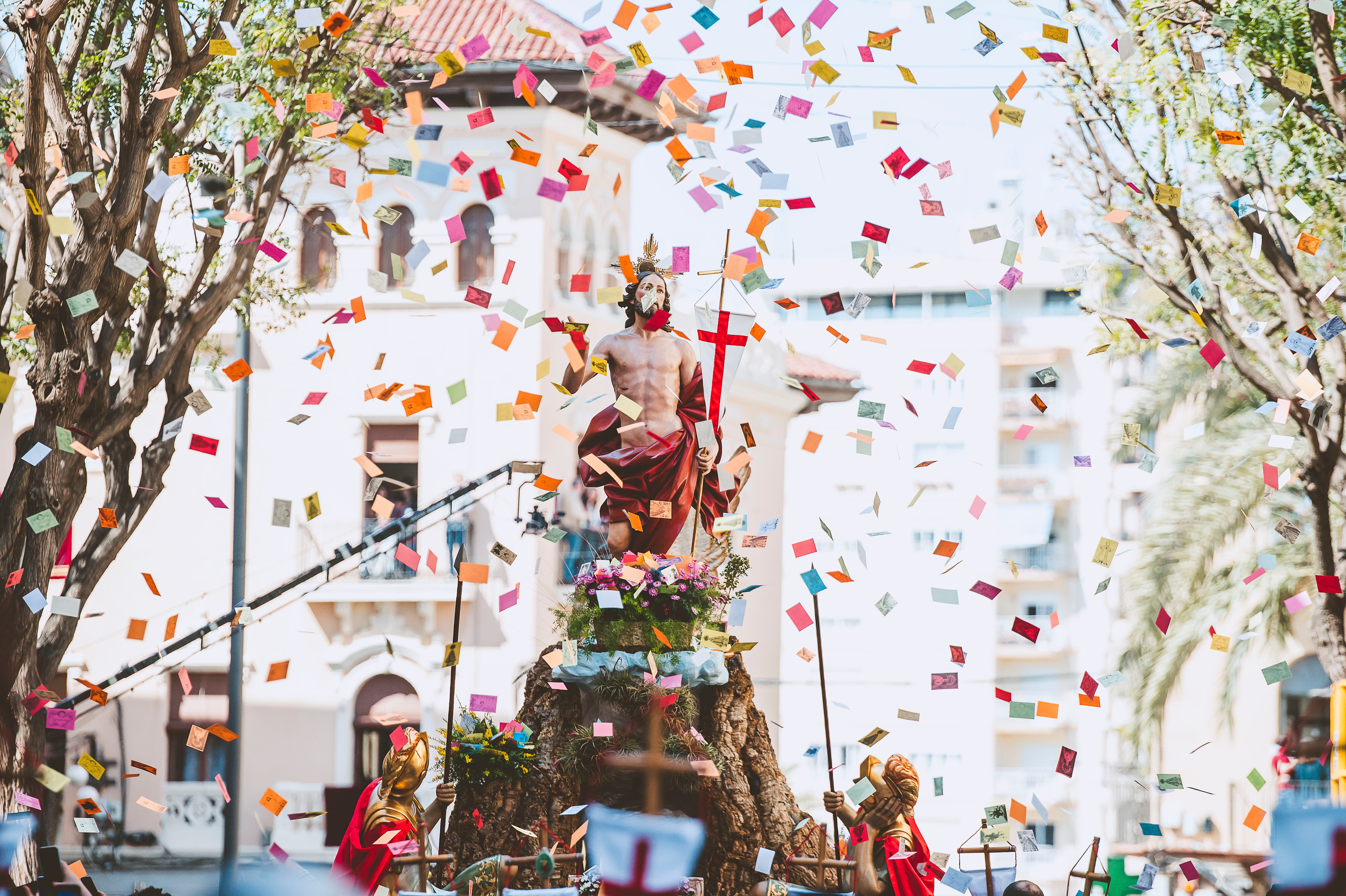 Imagen del Cristo Resucitado durante la conocida como 'procesión de las aleluyas' de Elche. Imagen del Cristo Resucitado durante la conocida como 'procesión de las aleluyas' de Elche.