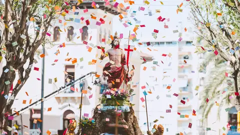 Imagen del Cristo Resucitado durante la conocida como 'procesión de las aleluyas' de Elche. Imagen del Cristo Resucitado durante la conocida como 'procesión de las aleluyas' de Elche.