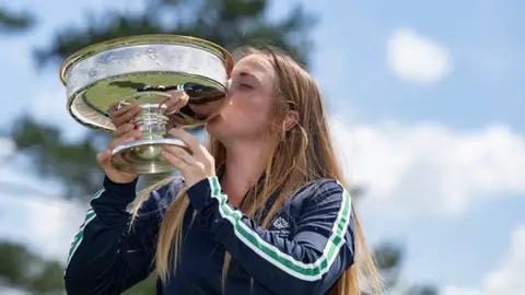 Carla Bernat hace historia al ganar el Masters de Augusta Carla Bernat hace historia al ganar el Masters de Augusta