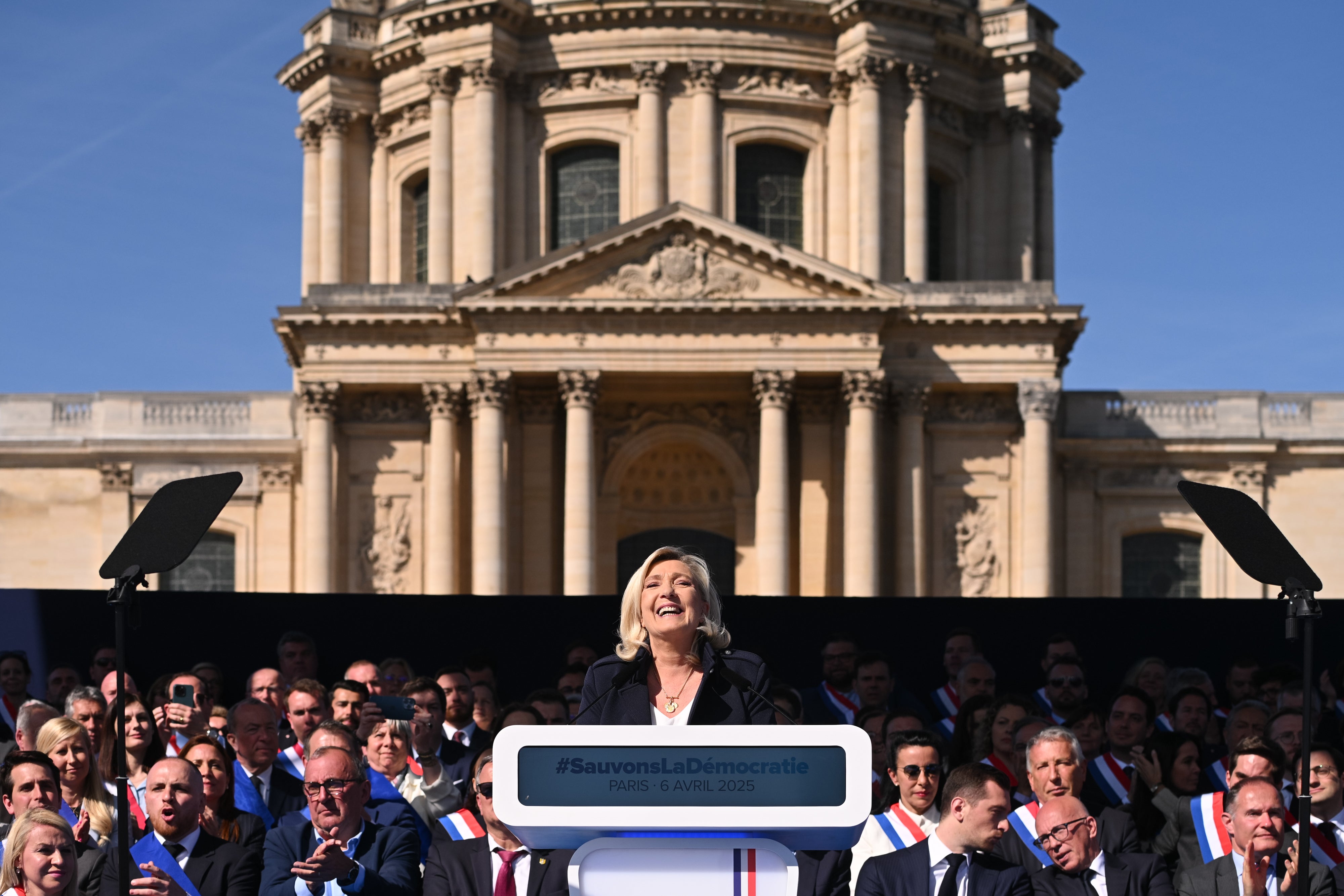 Le Pen se compara con Martin Luther King para defenderse de la "injusticia" que sufre: "Había que eliminarme" Le Pen se compara con Martin Luther King para defenderse de la "injusticia" que sufre: "Había que eliminarme"