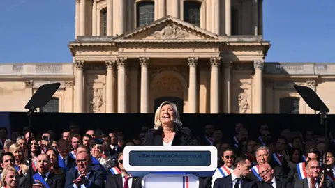 Le Pen se compara con Martin Luther King para defenderse de la "injusticia" que sufre: "Había que eliminarme" Le Pen se compara con Martin Luther King para defenderse de la "injusticia" que sufre: "Había que eliminarme"
