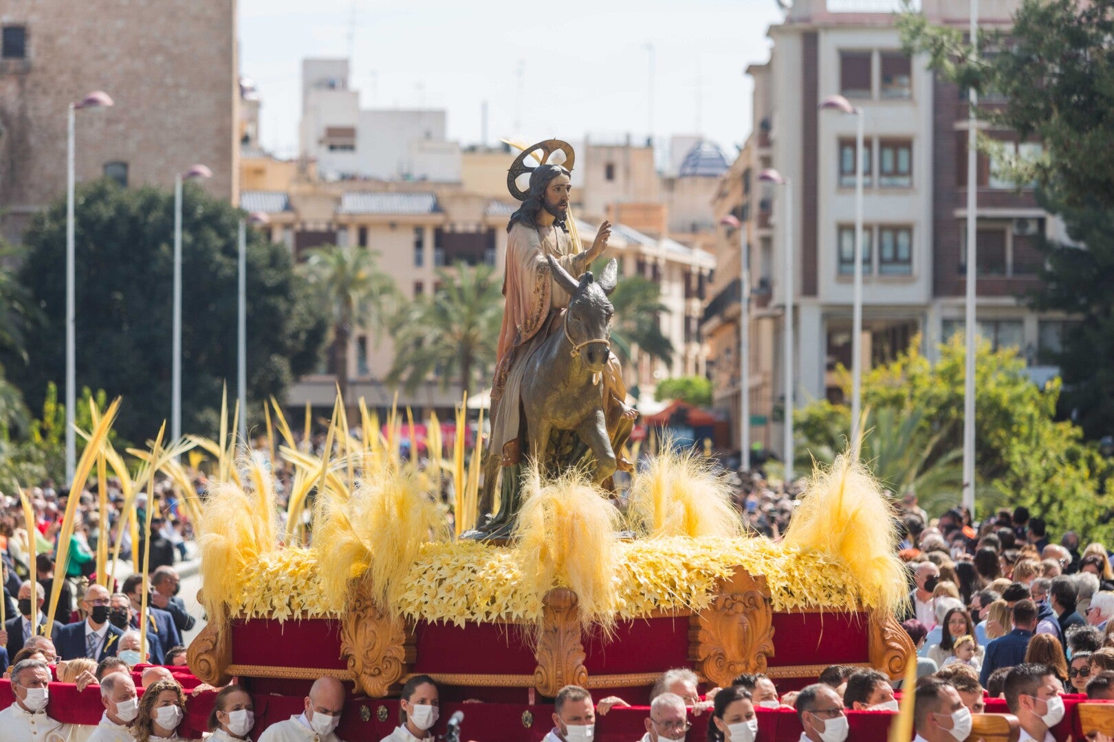 Elche da la bienvenida a su Semana Santa con la 'procesión de las palmas'. Elche da la bienvenida a su Semana Santa con la 'procesión de las palmas'.