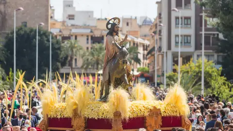Elche da la bienvenida a su Semana Santa con la 'procesión de las palmas'. Elche da la bienvenida a su Semana Santa con la 'procesión de las palmas'.