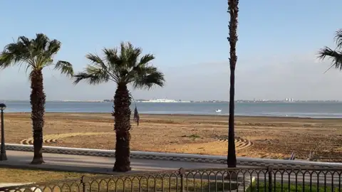 La playa de La Cachucha en una foto de archivo La playa de La Cachucha en una foto de archivo