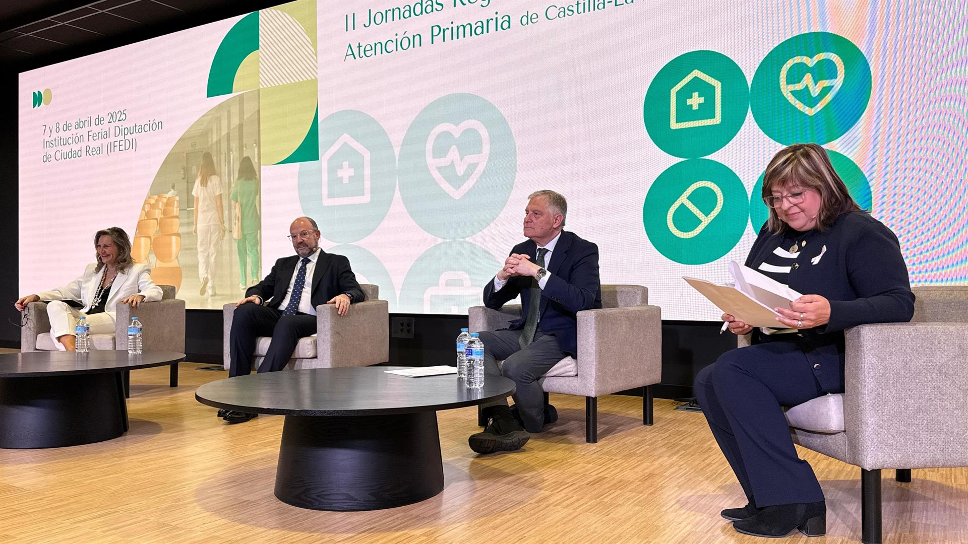 El Consejero de Sanidad destaca la inauguración de 33 centros de salud en C-LM y los 7.400 trabajadores de Atención Primaria El Consejero de Sanidad destaca la inauguración de 33 centros de salud en C-LM y los 7.400 trabajadores de Atención Primaria