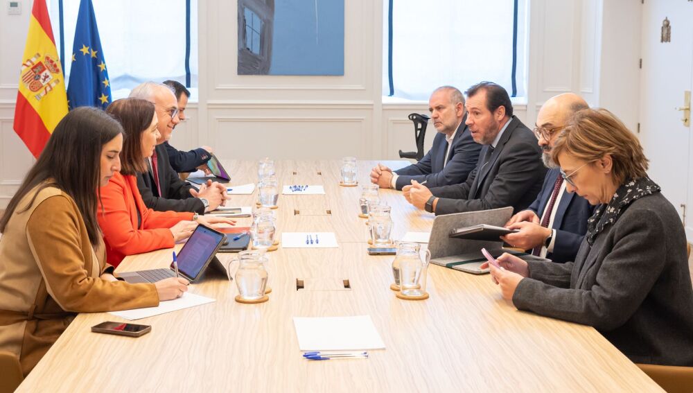 Reunión entre diputados, senadores y alcaldes con el ministro de Transportes