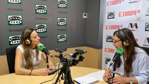 Esther S&aacute;nchez, odont&oacute;loga, con Mayte Vilaseca