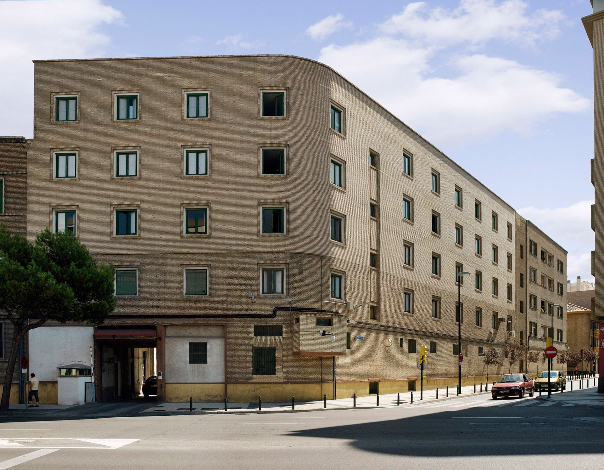 Comienzan los trabajos de demolición del cuartel de Mayandía Comienzan los trabajos de demolición del cuartel de Mayandía