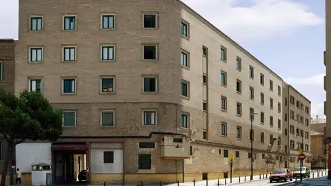 Cuartel de la Policía Nacional en la Calle del General Mayandía, 3, Zaragoza Cuartel de la Policía Nacional en la Calle del General Mayandía, 3, Zaragoza