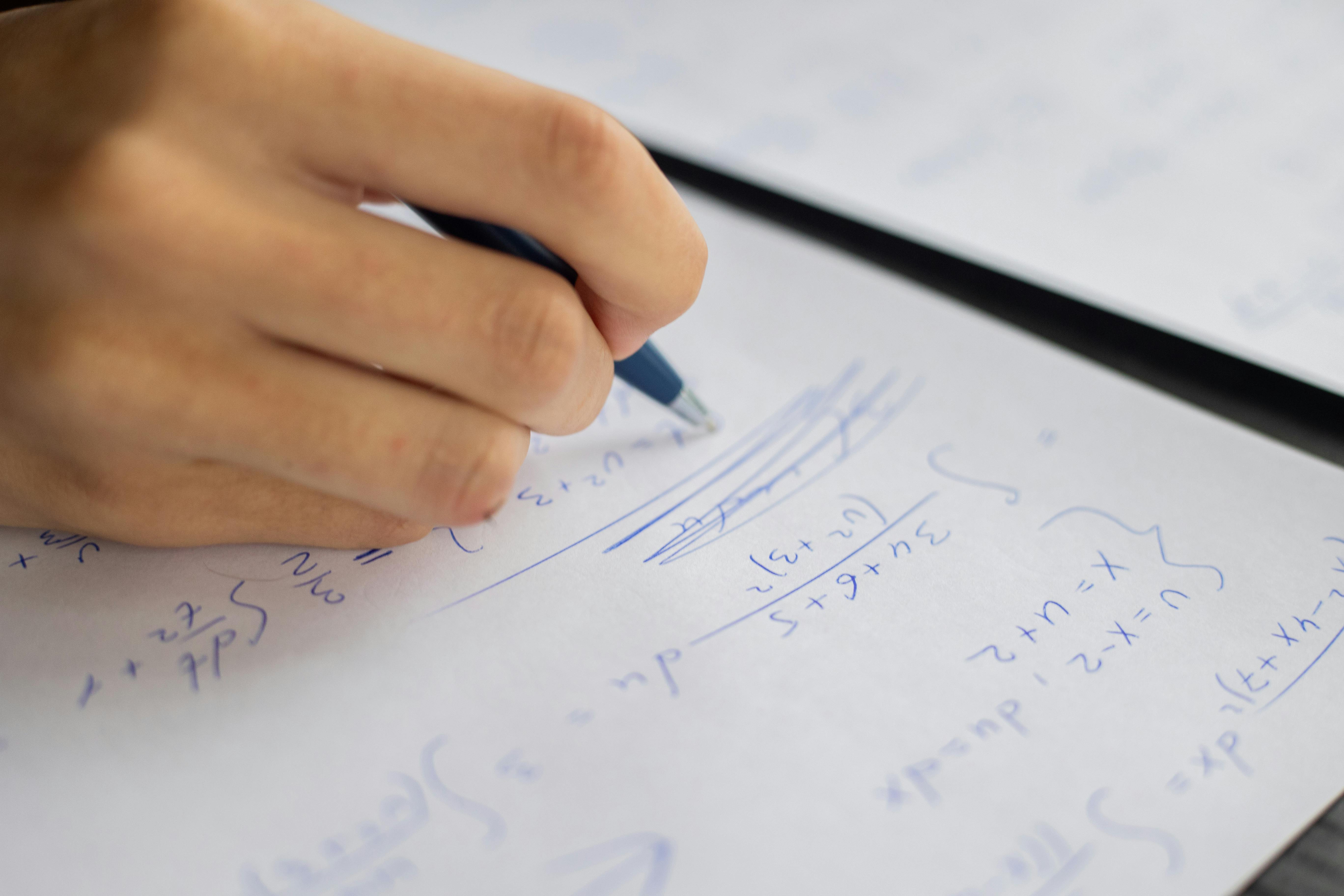 Comencen les proves de competències bàsiques, el termòmetre del nivell acadèmic català Comencen les proves de competències bàsiques, el termòmetre del nivell acadèmic català