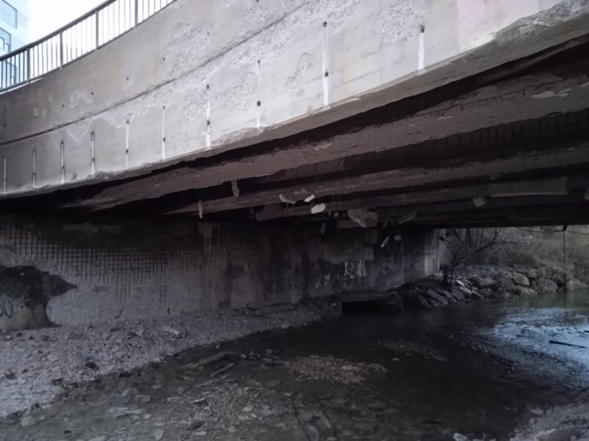 Vitoria derribará el puente afectado por el incendio grave Vitoria derribará el puente afectado por el incendio grave