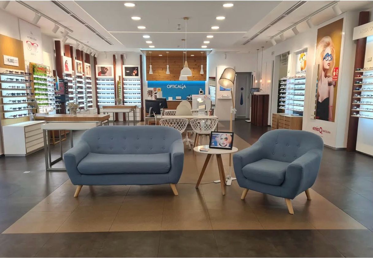 Opticalia Callao 30 años ocupándose de la salud visual y auditiva Opticalia Callao 30 años ocupándose de la salud visual y auditiva