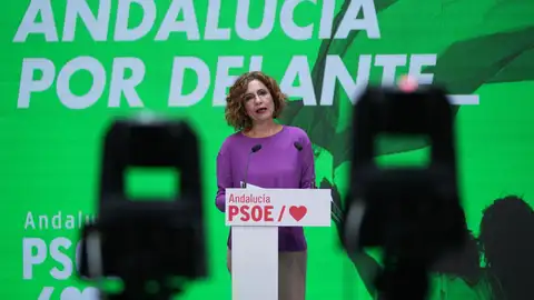 La secretaria general del PSOE de Andalucía, María Jesús Montero durante la rueda de prensa posterior a la reunión mantenida el día de hoy. A 11 de abril de 2025 en Sevilla, Andalucía (España). La secretaria general del PSOE de Andalucía, María Jesús Montero durante la rueda de prensa posterior a la reunión mantenida el día de hoy. A 11 de abril de 2025 en Sevilla, Andalucía (España).