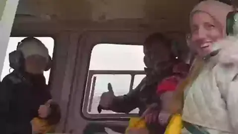 El piloto del helicóptero llamó poco antes del accidente en el Hudson: "Necesitaba combustible" El piloto del helicóptero llamó poco antes del accidente en el Hudson: "Necesitaba combustible"