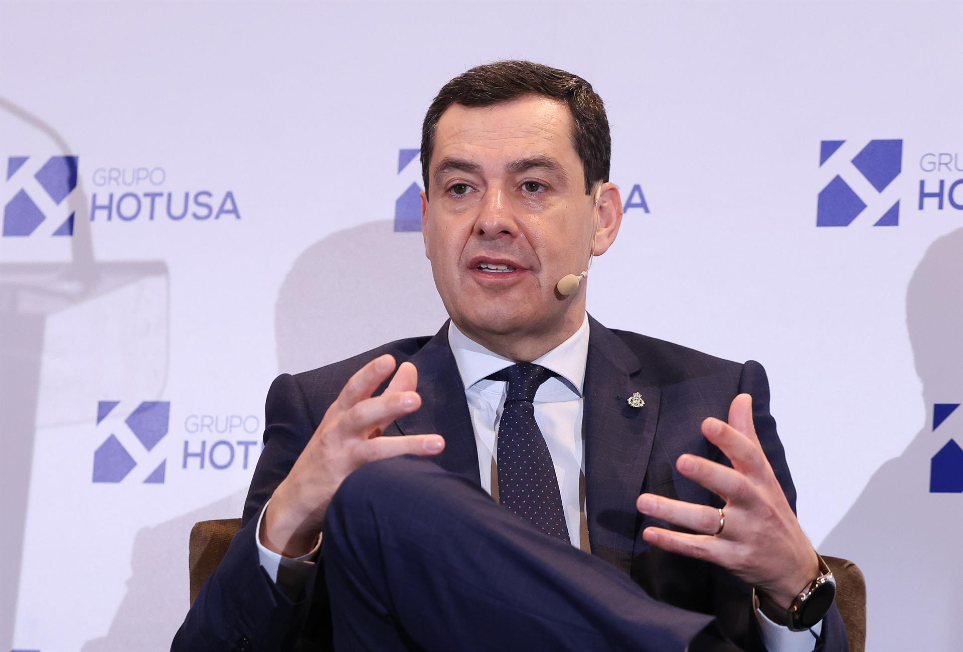Moreno cuestiona la "oportunidad" del viaje de Sánchez a China: "Es jugar a la ruleta rusa" Moreno cuestiona la "oportunidad" del viaje de Sánchez a China: "Es jugar a la ruleta rusa"