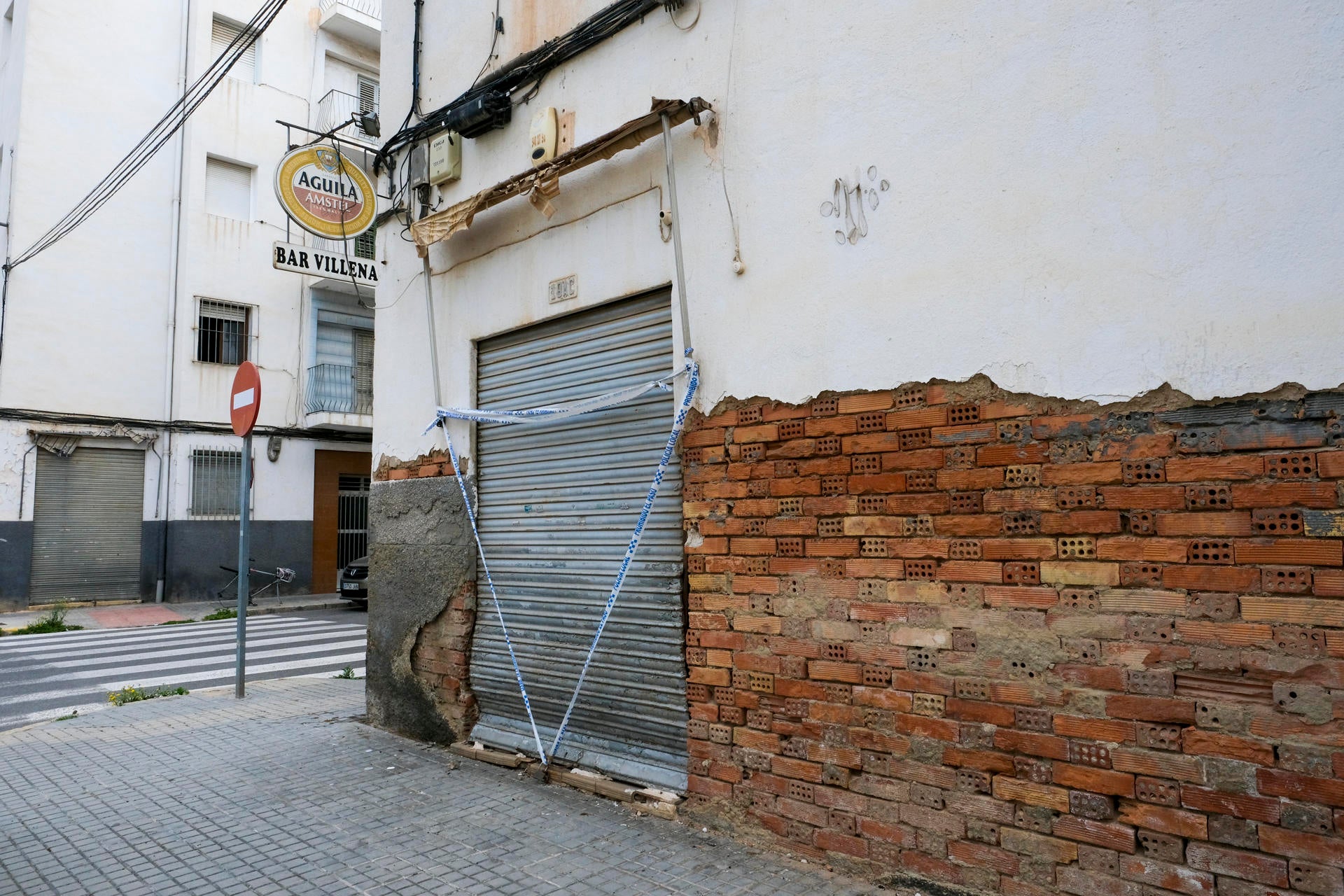 El bloque 8 del barrio de San Antón en Elche está en situación de "amenaza de ruina inminente” y se desaloja a todos sus vecinos El bloque 8 del barrio de San Antón en Elche está en situación de "amenaza de ruina inminente” y se desaloja a todos sus vecinos