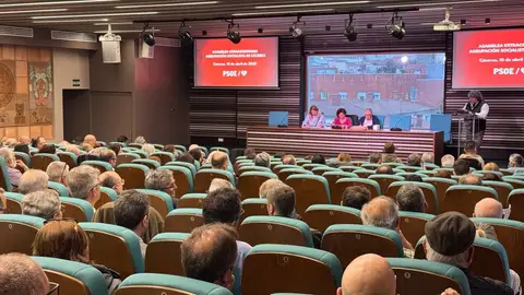 Belén Fernández quiere que los cacereños "se vean reflejados en el proyecto del PSOE" Belén Fernández quiere que los cacereños "se vean reflejados en el proyecto del PSOE"