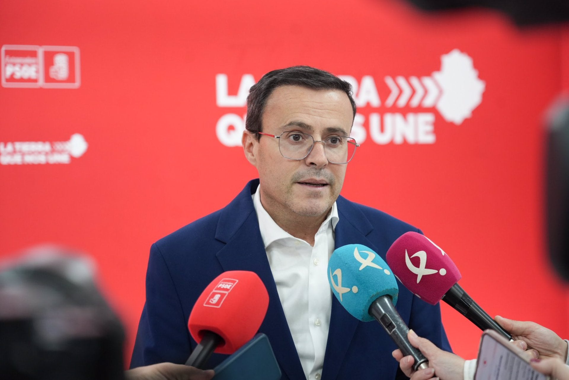 Gallardo lamenta la "deslealtad institucional" de la Junta al no acudir a la reunión con Cuerpo sobre los aranceles Gallardo lamenta la "deslealtad institucional" de la Junta al no acudir a la reunión con Cuerpo sobre los aranceles