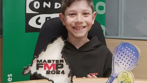 el deportista alcalaíno Alejandro Sierra, campeón benjamín del torneo TyC 2 de pádel del Circuito Nacional de Menores Alejandro Sierra