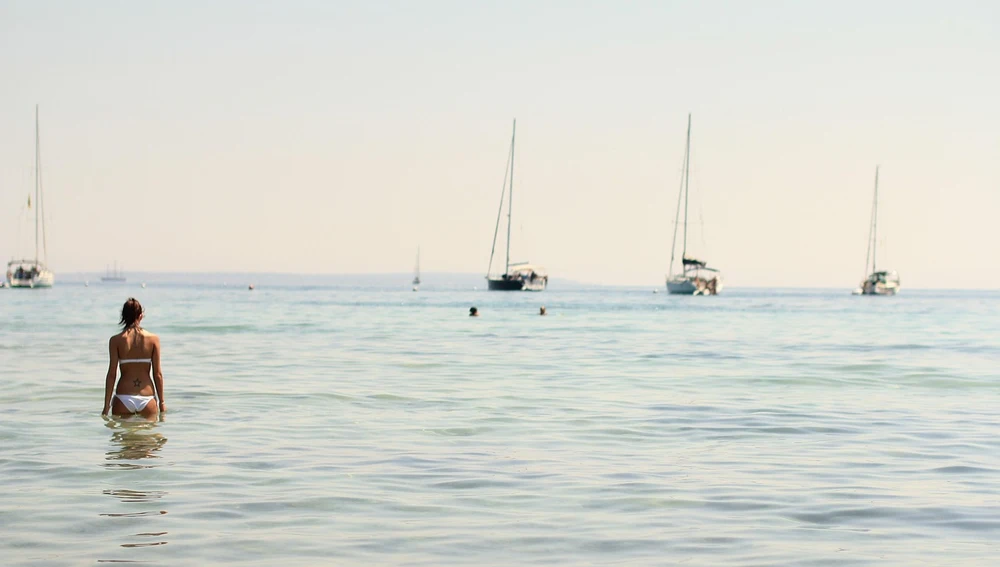 Baño en el Mediterráneo ibicenco Baño en el Mediterráneo ibicenco