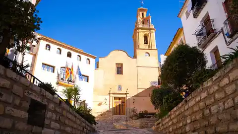 La Iglesia de Sant Bertomeu de Finestrat abre sus Puertas tras 3 años cerrada La Iglesia de Sant Bertomeu de Finestrat abre sus Puertas tras 3 años cerrada