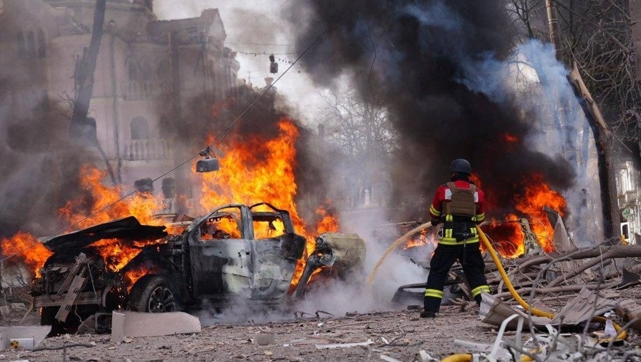 La UE denuncia "escenas desgarradores" en Sumy y acusa a Rusia de intensificar sus ataques a Ucrania La UE denuncia "escenas desgarradores" en Sumy y acusa a Rusia de intensificar sus ataques a Ucrania