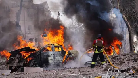 La UE denuncia "escenas desgarradores" en Sumy y acusa a Rusia de intensificar sus ataques a Ucrania La UE denuncia "escenas desgarradores" en Sumy y acusa a Rusia de intensificar sus ataques a Ucrania