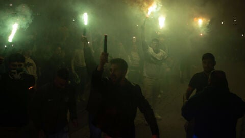 Recibimiento de la afición al Elche CF tras su victoria ante el Cádiz.