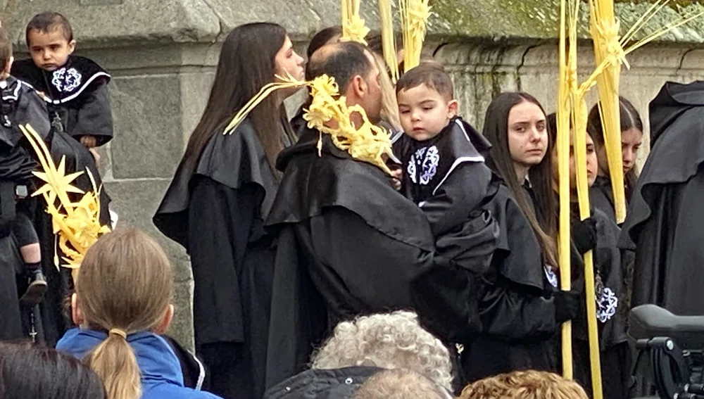 Niños y mayores, unidos por 'La Borriquilla' Niños y mayores, unidos por 'La Borriquilla'