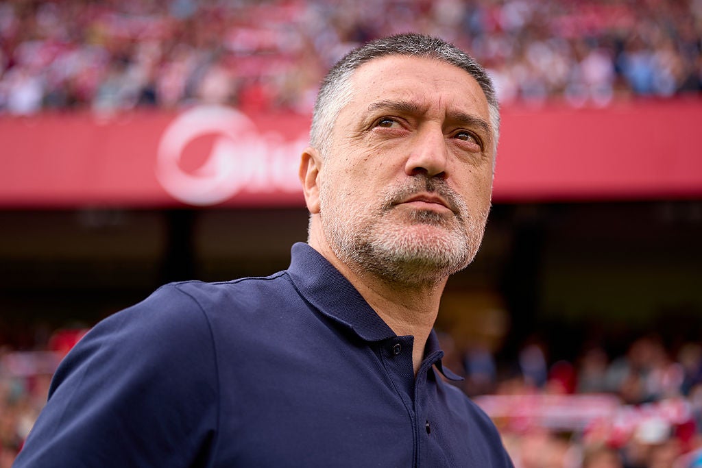 El Sevilla destituye a García Pimienta y confía en Caparrós hasta final de temporada El Sevilla destituye a García Pimienta y confía en Caparrós hasta final de temporada