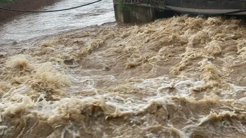 Desbordamiento de dos arroyos en Horcajo de los Montes Desbordamiento de dos arroyos en Horcajo de los Montes