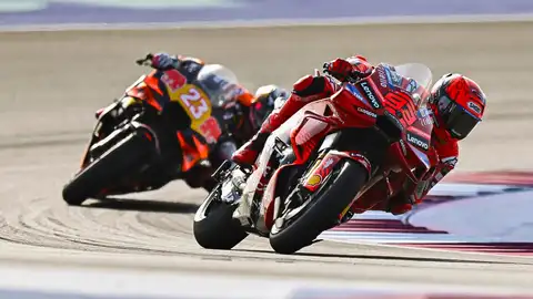 El español Marc Márquez (Ducati Desmosedici GP25), durante el entrenamiento para el Gran Premio de Motociclismo de Qatar en el Circuito Internacional de Lusail El español Marc Márquez (Ducati Desmosedici GP25), durante el entrenamiento para el Gran Premio de Motociclismo de Qatar en el Circuito Internacional de Lusail