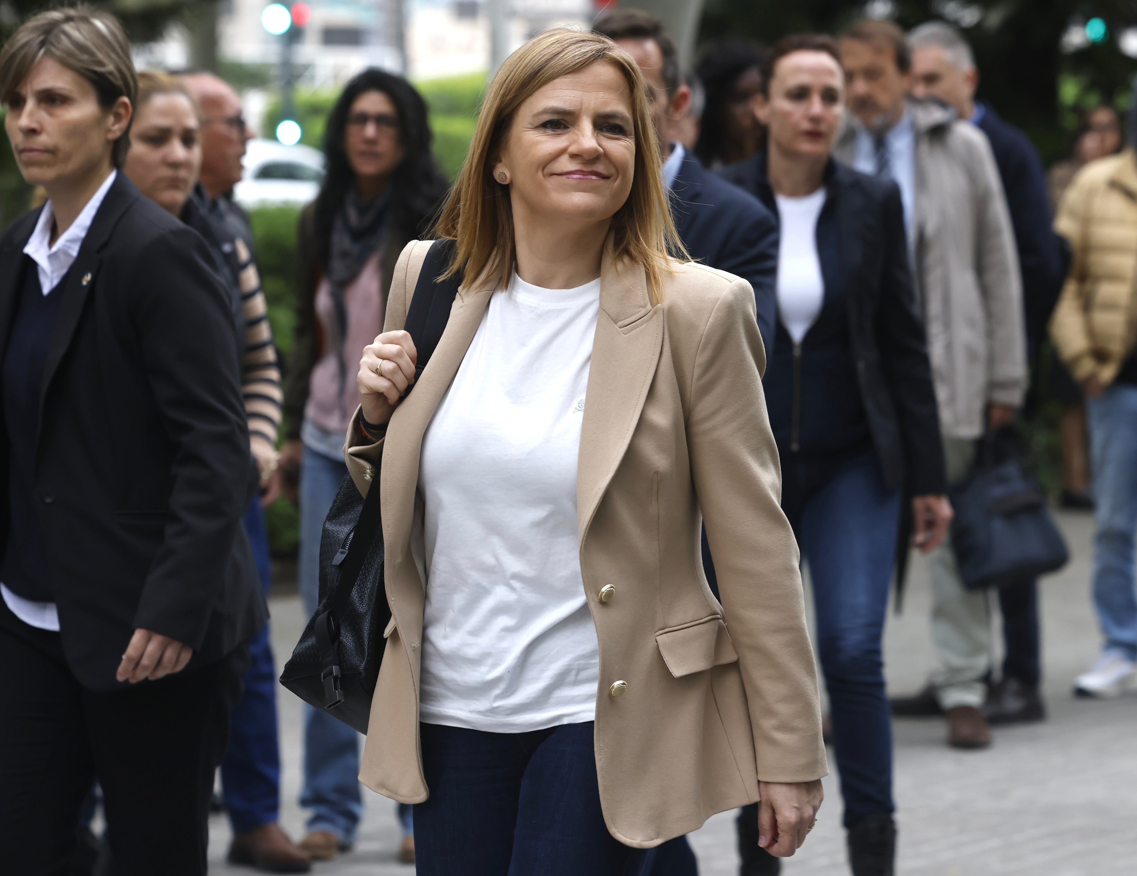 Bernabé afirma a la jueza que el 29 de octubre llamó a Pradas para ofrecerle la UME ocho horas antes de la alerta Bernabé afirma a la jueza que el 29 de octubre llamó a Pradas para ofrecerle la UME ocho horas antes de la alerta