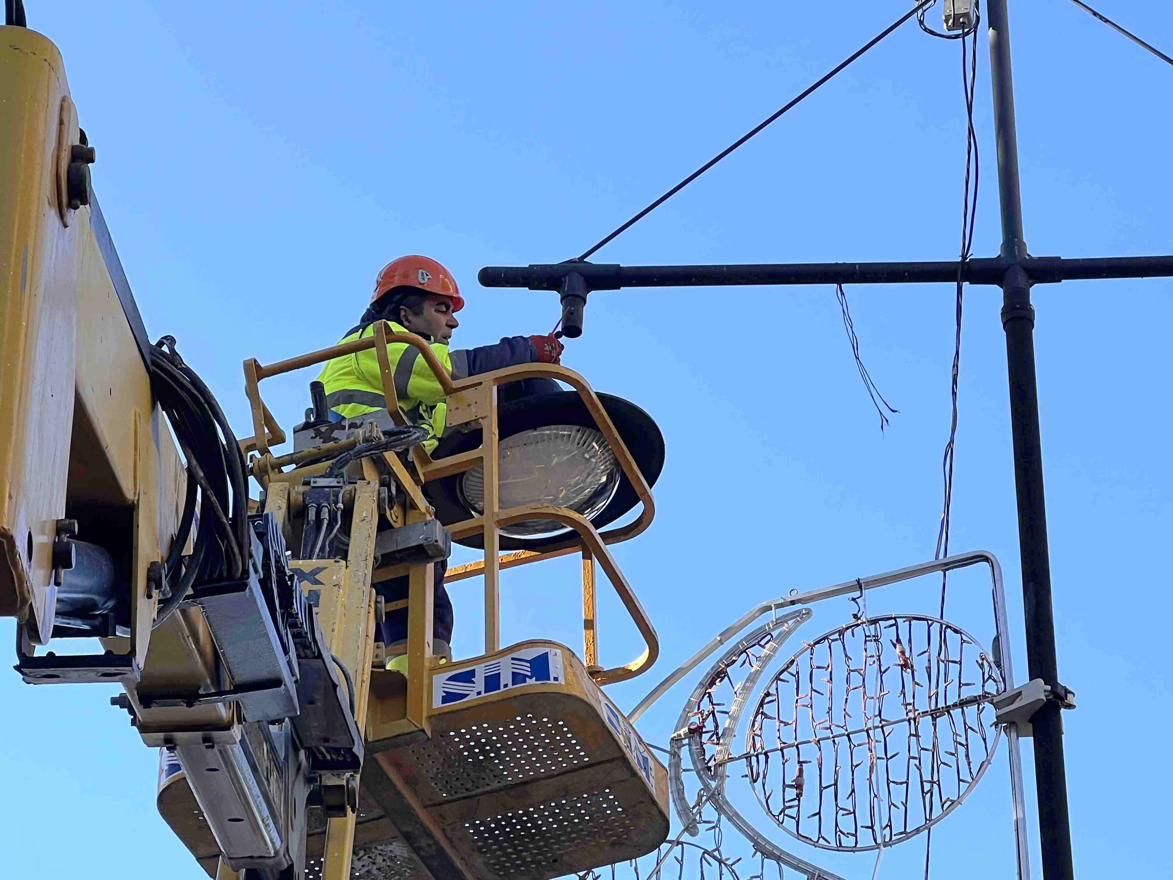 Petrer aspira a finalizar la modernización de toda la iluminación pública con LED de bajo consumo mediante una subvención del IDAE Petrer aspira a finalizar la modernización de toda la iluminación pública con LED de bajo consumo mediante una subvención del IDAE