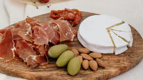 Por qué Reino Unido ha prohibido introducir jamón o queso en el país Por qué Reino Unido ha prohibido introducir jamón o queso en el país